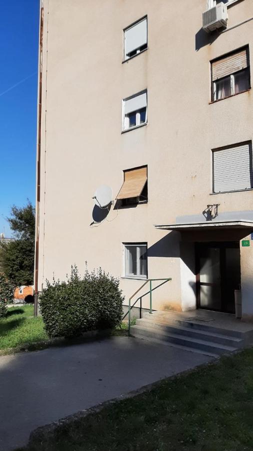 Nada 5 - Apartman S Pogledom Na More Apartment Pula Exterior photo